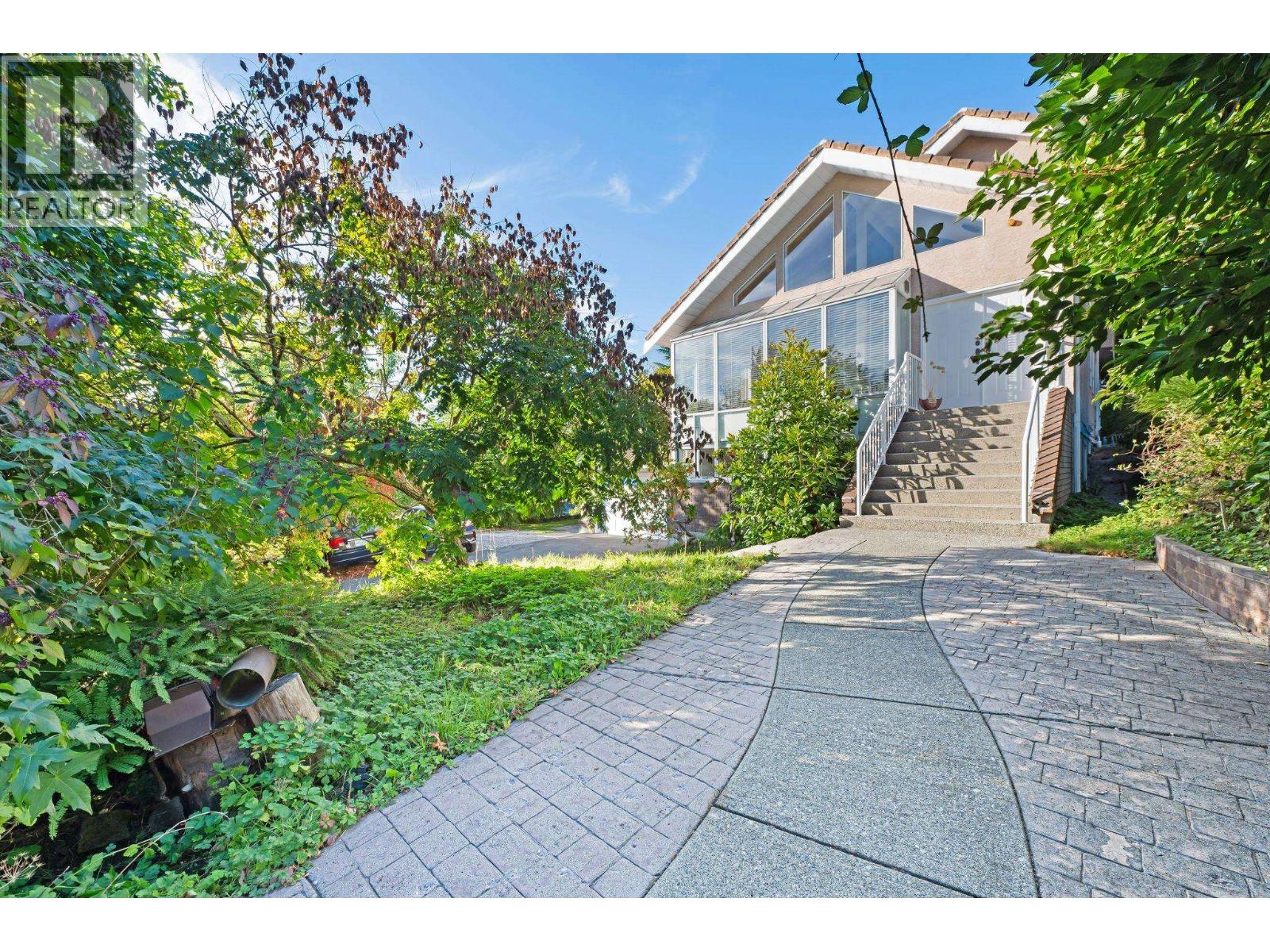 389 METTA STREET, Port Moody, British Columbia