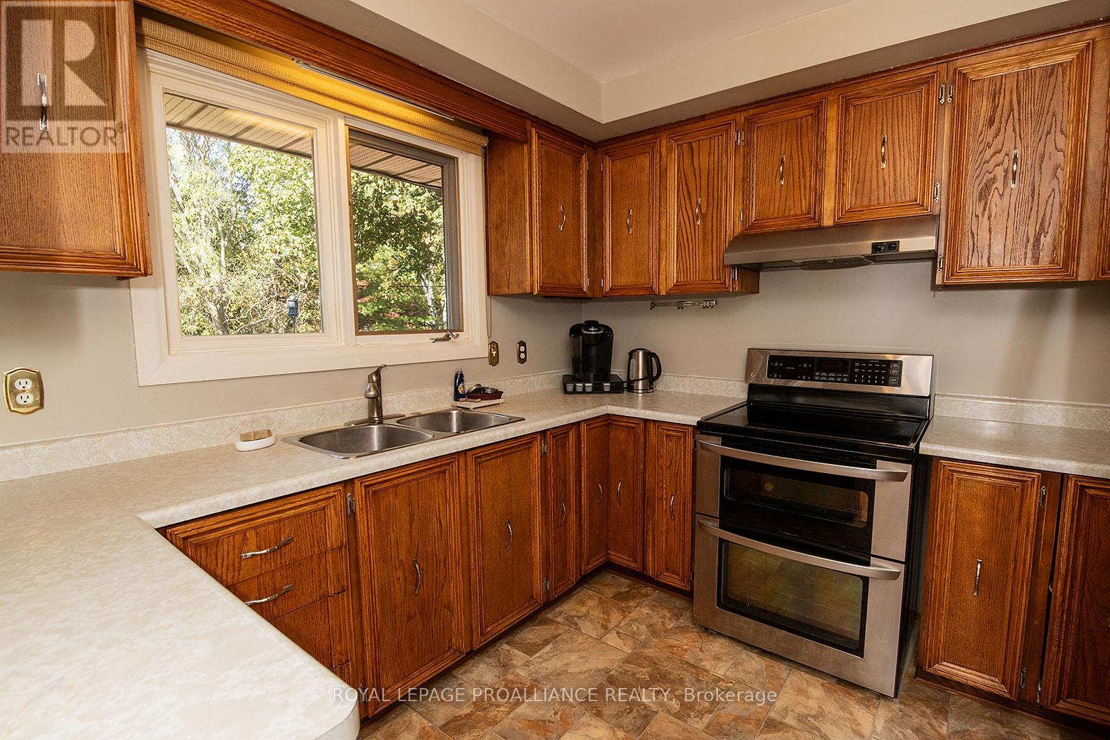 41 Hope Crescent, Belleville, Ontario  K8P 4S3 - Photo 11 - X12486340