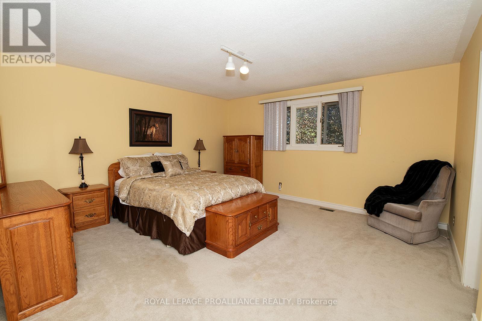 41 Hope Crescent, Belleville, Ontario  K8P 4S3 - Photo 14 - X12486340