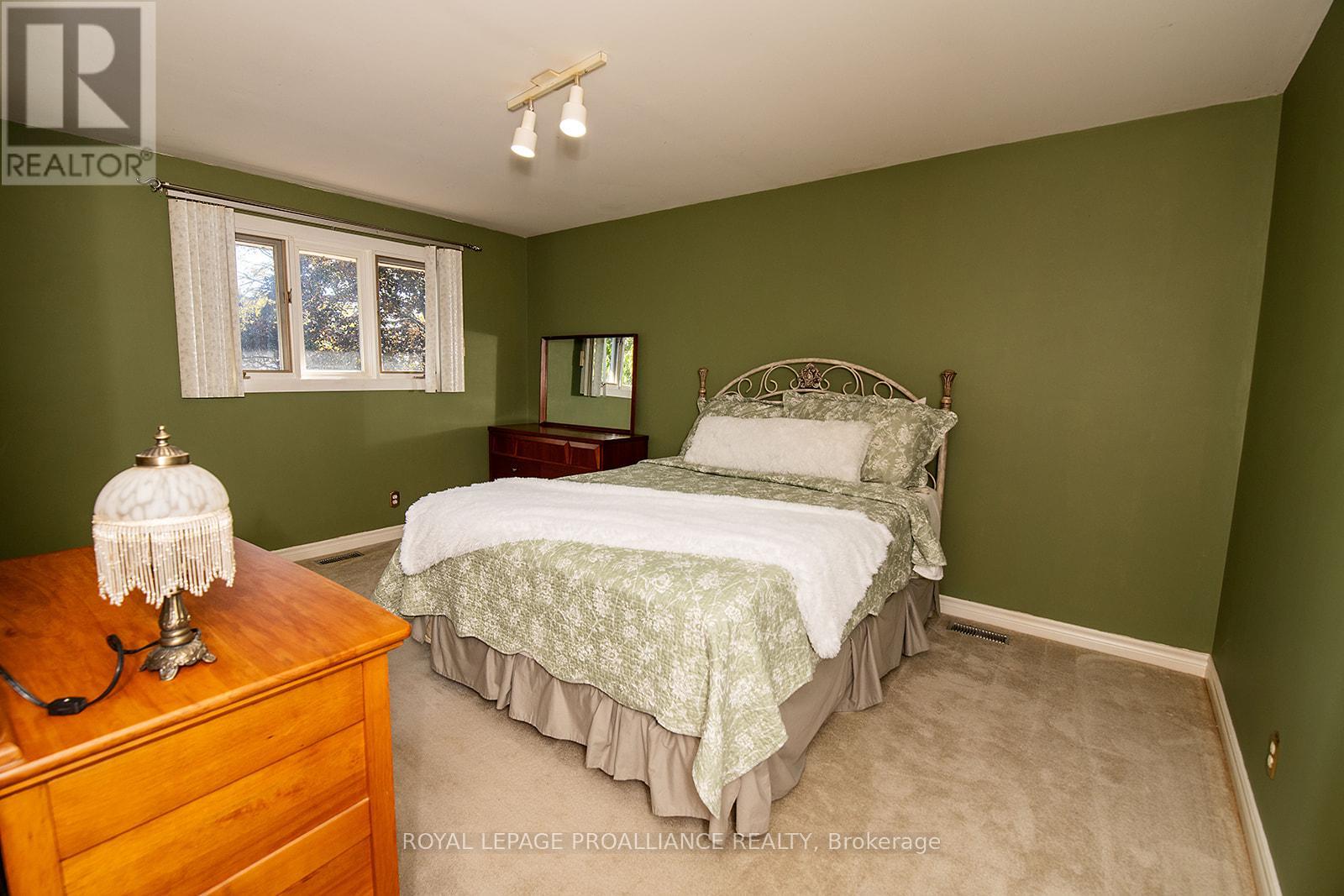 41 Hope Crescent, Belleville, Ontario  K8P 4S3 - Photo 16 - X12486340