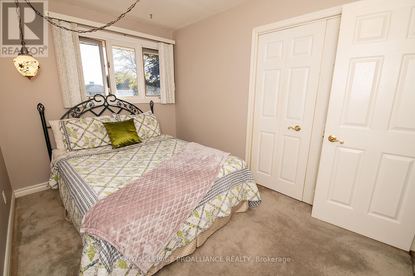 41 Hope Crescent, Belleville, Ontario  K8P 4S3 - Photo 17 - X12486340