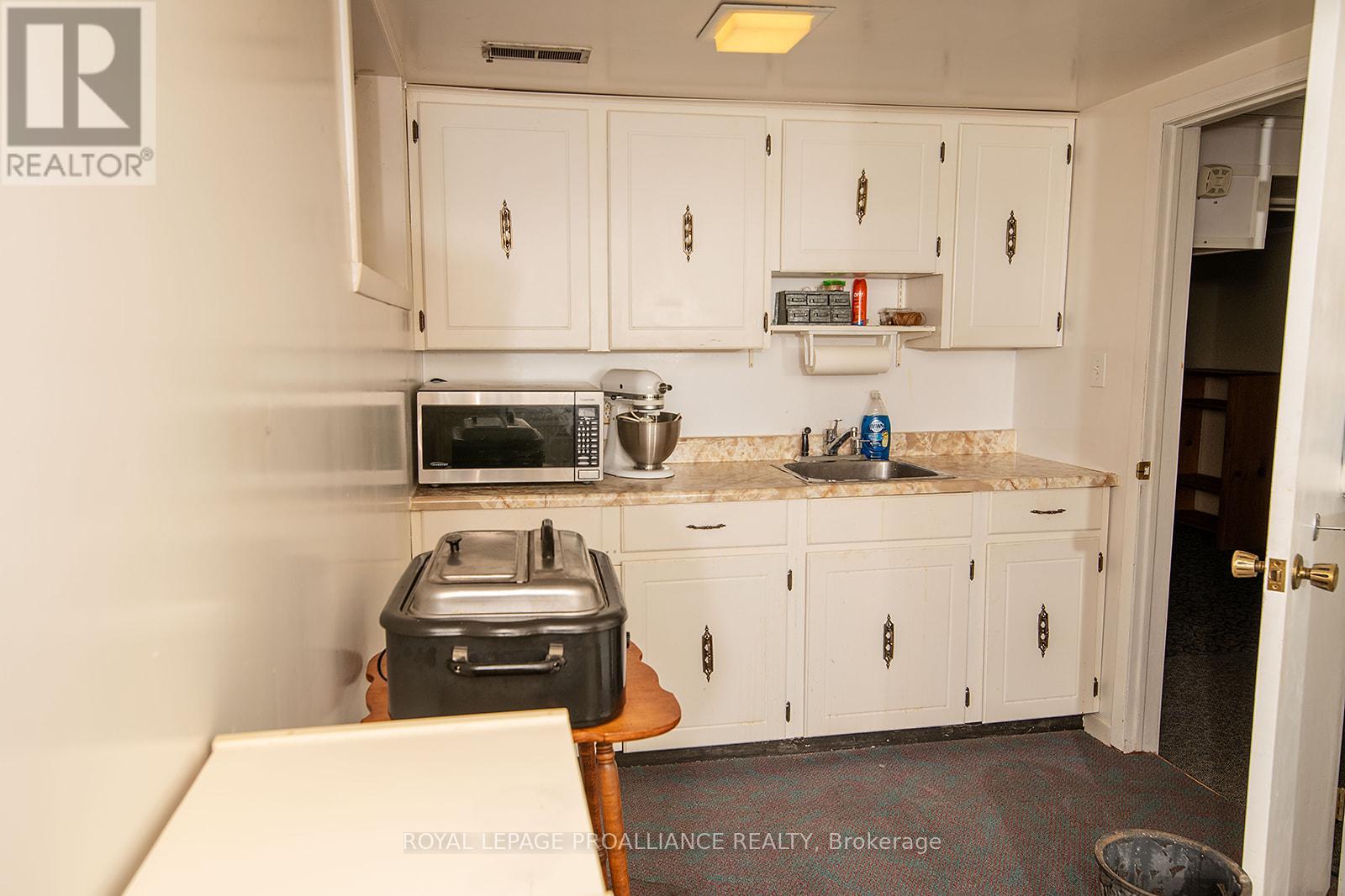 41 Hope Crescent, Belleville, Ontario  K8P 4S3 - Photo 19 - X12486340