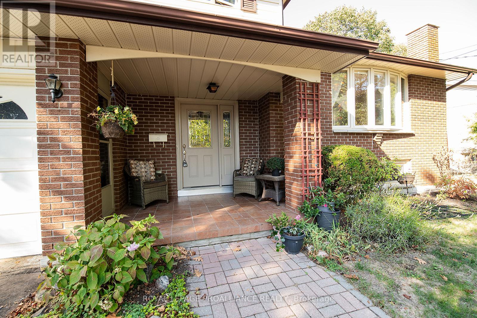 41 Hope Crescent, Belleville, Ontario  K8P 4S3 - Photo 2 - X12486340