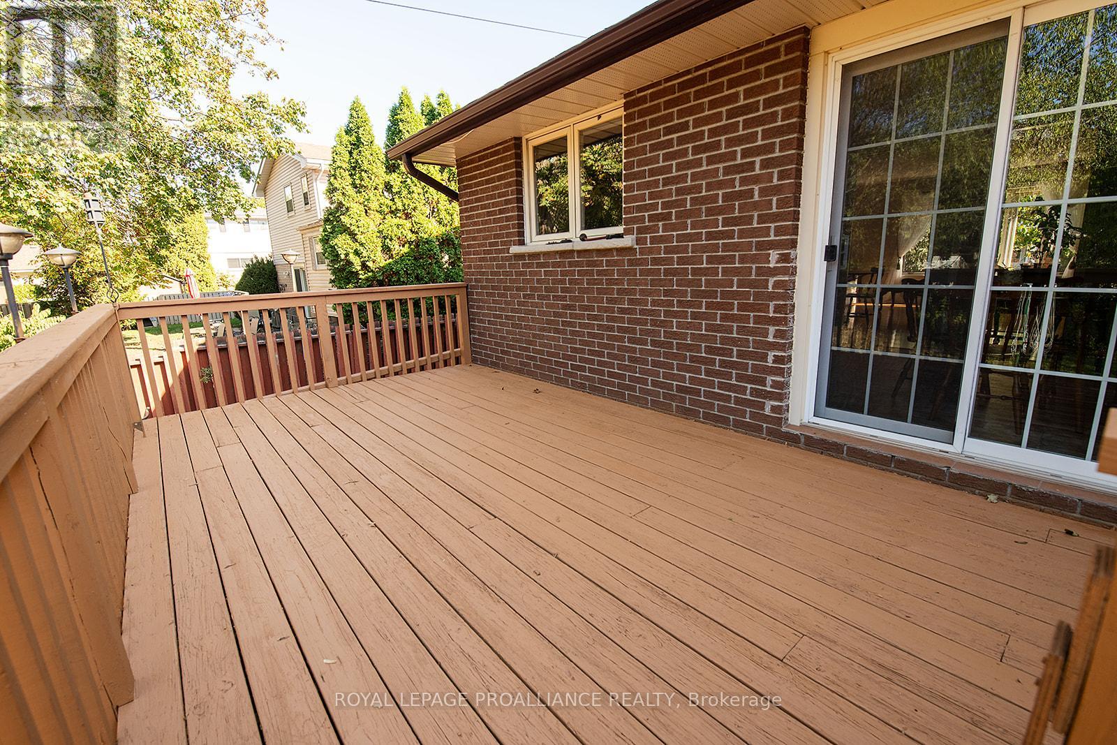 41 Hope Crescent, Belleville, Ontario  K8P 4S3 - Photo 21 - X12486340