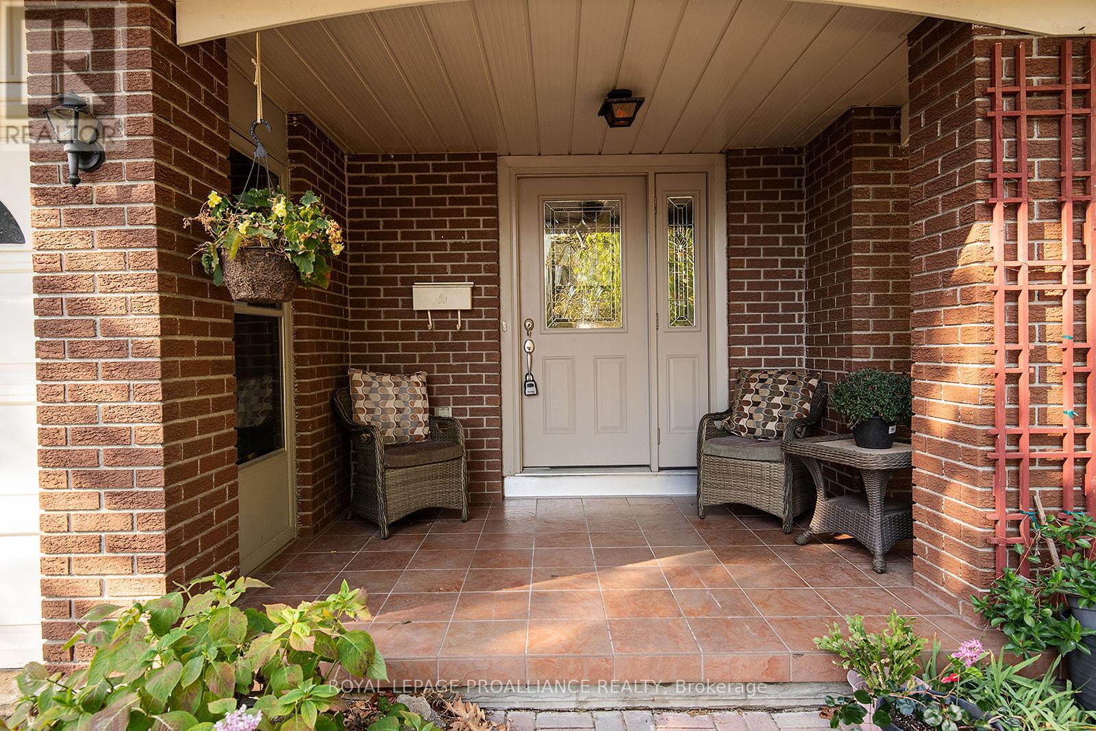 41 Hope Crescent, Belleville, Ontario  K8P 4S3 - Photo 3 - X12486340