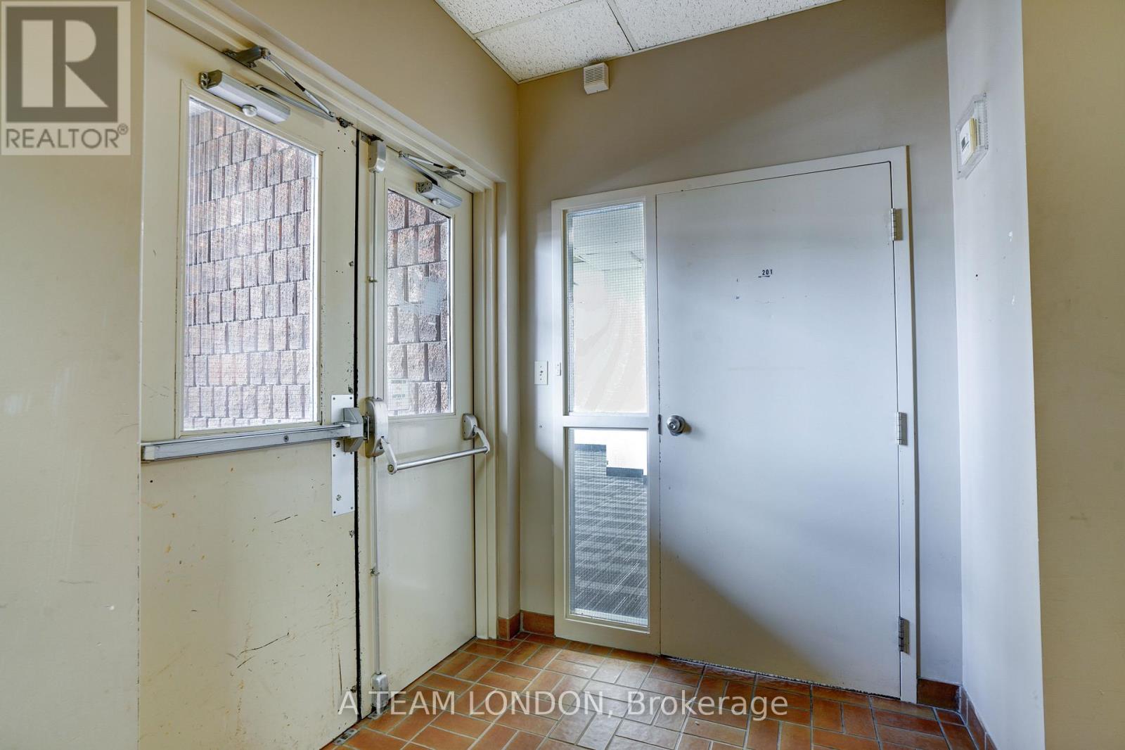 B - 394 Clarence Street, London East (East K), Ontario  N6A 3M6 - Photo 7 - X12486319