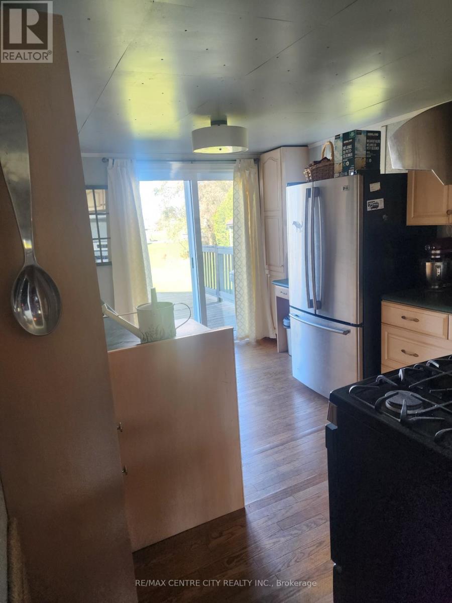 33168 Back Street, Dutton/dunwich, Ontario  N0L 1P0 - Photo 2 - X12486339