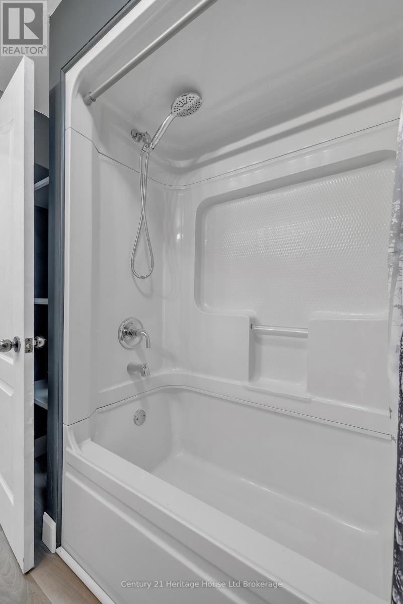 89 Scott Street, St. Thomas, Ontario  N5P 1L1 - Photo 12 - X12486335