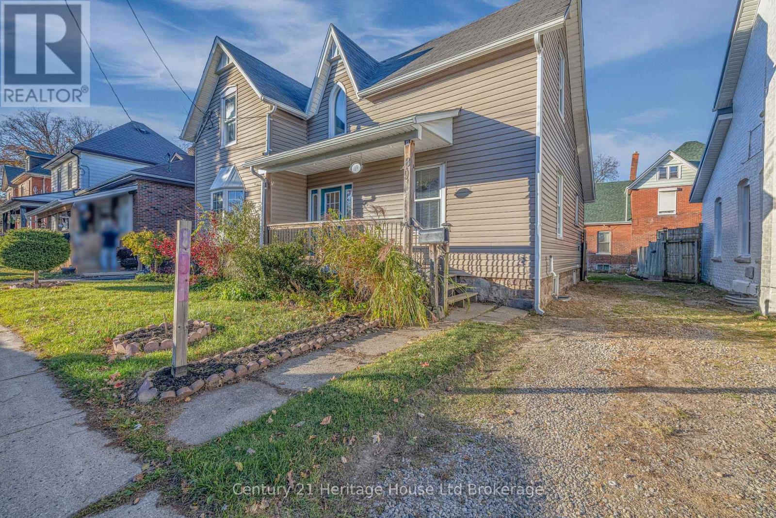 89 Scott Street, St. Thomas, Ontario  N5P 1L1 - Photo 2 - X12486335