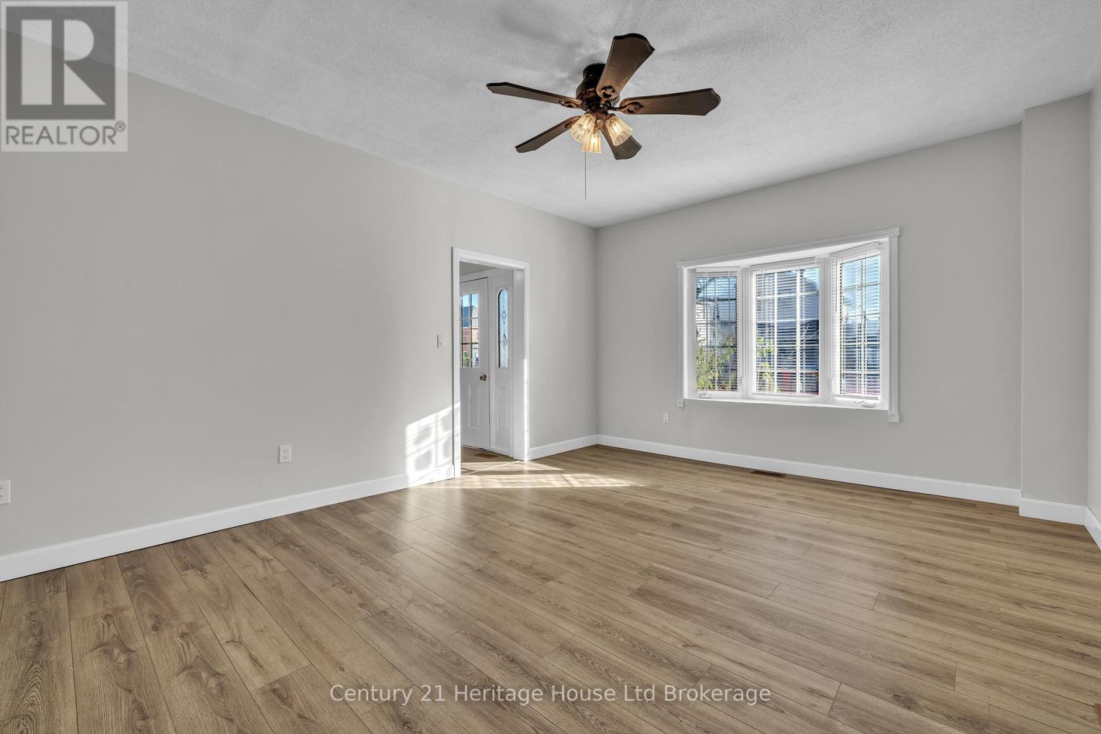 89 Scott Street, St. Thomas, Ontario  N5P 1L1 - Photo 5 - X12486335