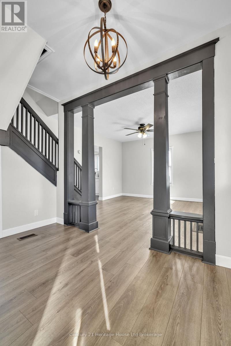 89 Scott Street, St. Thomas, Ontario  N5P 1L1 - Photo 6 - X12486335