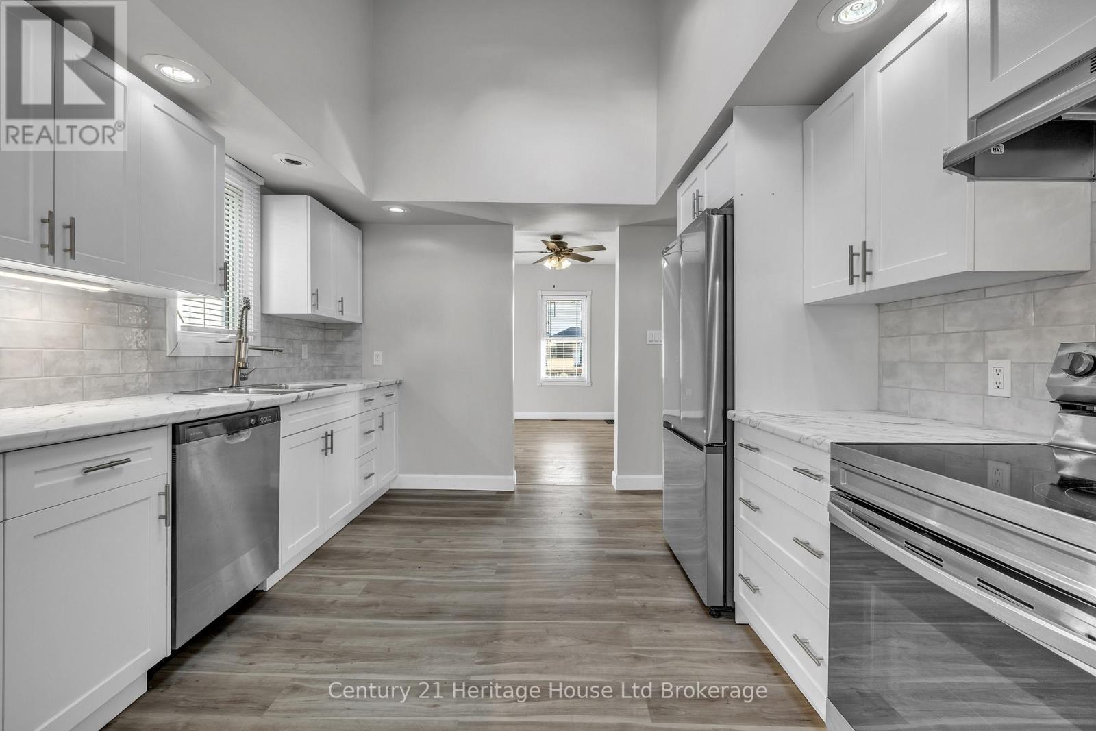 89 Scott Street, St. Thomas, Ontario  N5P 1L1 - Photo 8 - X12486335