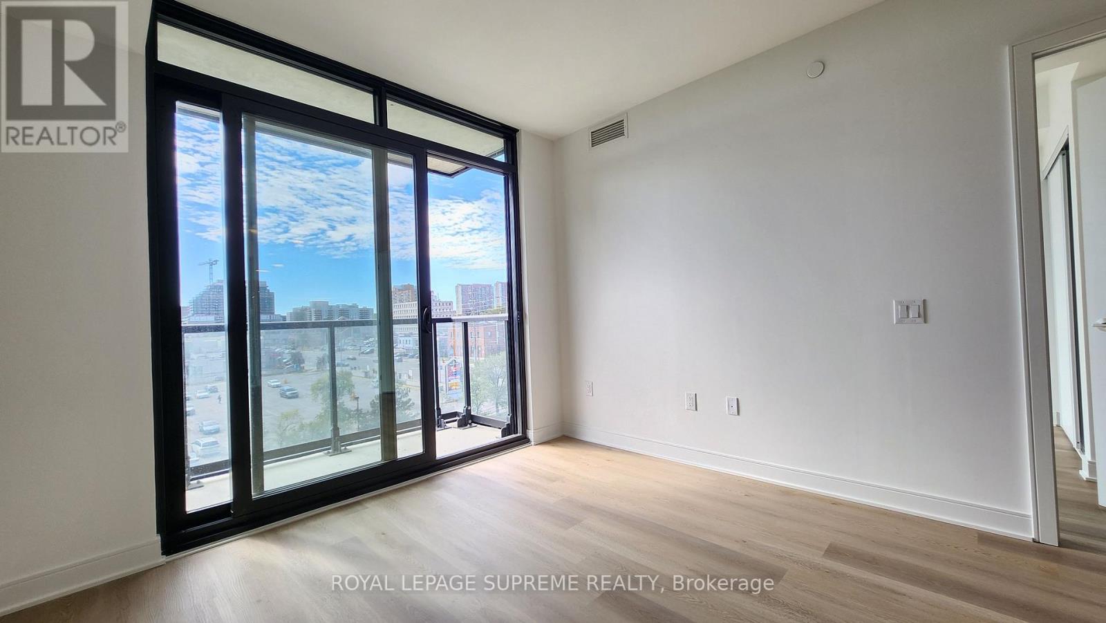 424 - 86 Dundas Street E, Mississauga, Ontario  L5A 0B1 - Photo 2 - W12486244