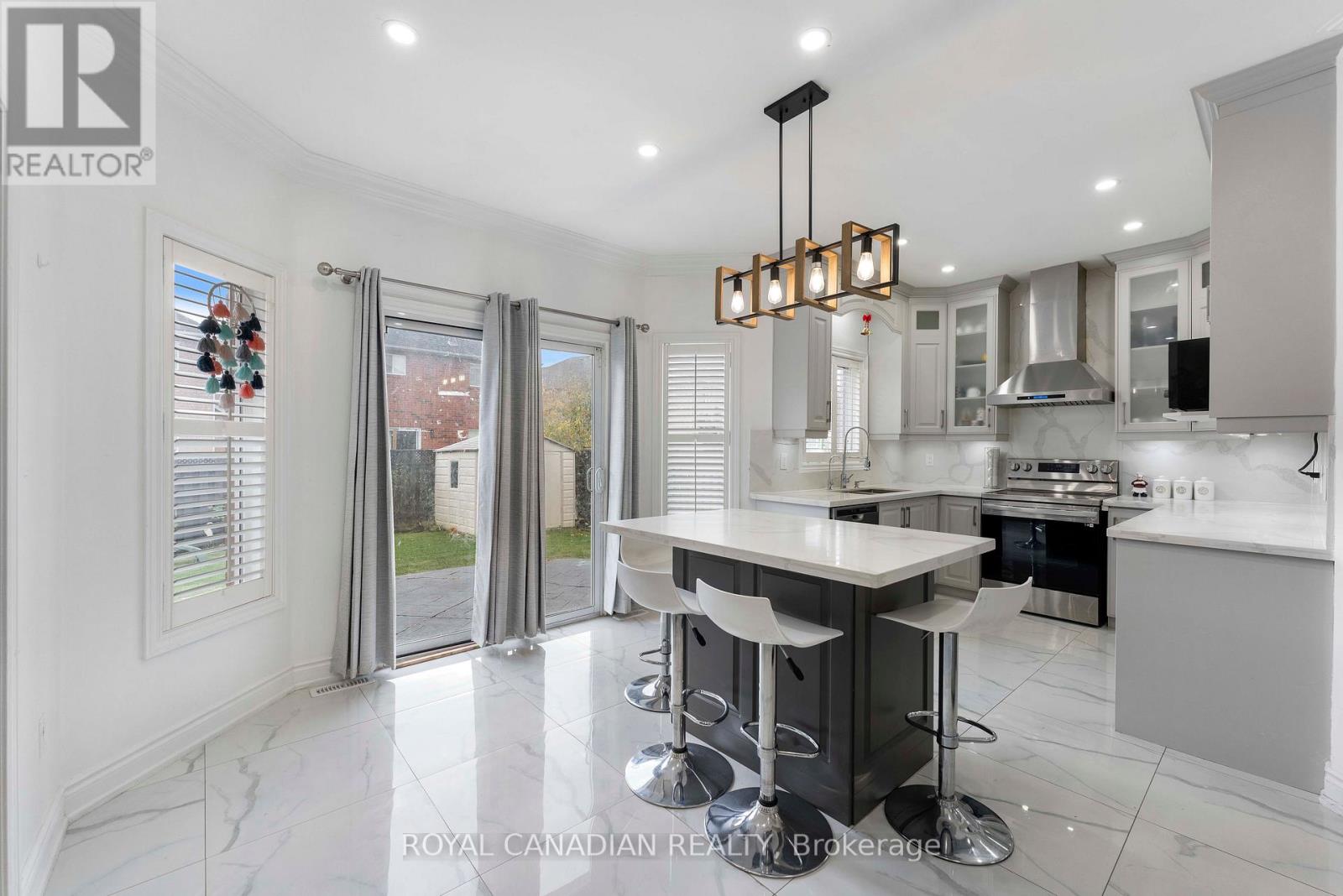 88 Olde Town Road, Brampton, Ontario  L6X 4X9 - Photo 14 - W12486245