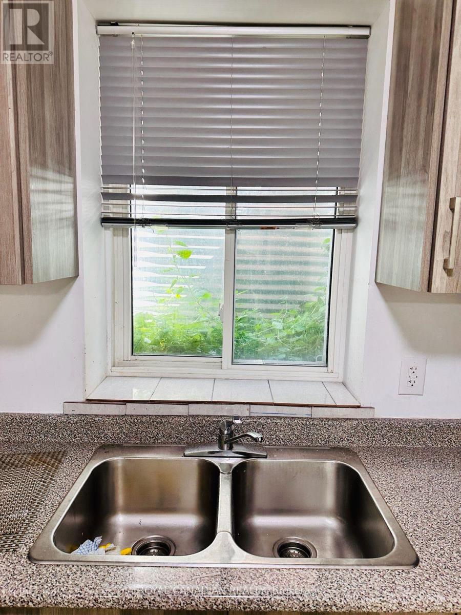 88 Olde Town Road, Brampton, Ontario  L6X 4X9 - Photo 36 - W12486245