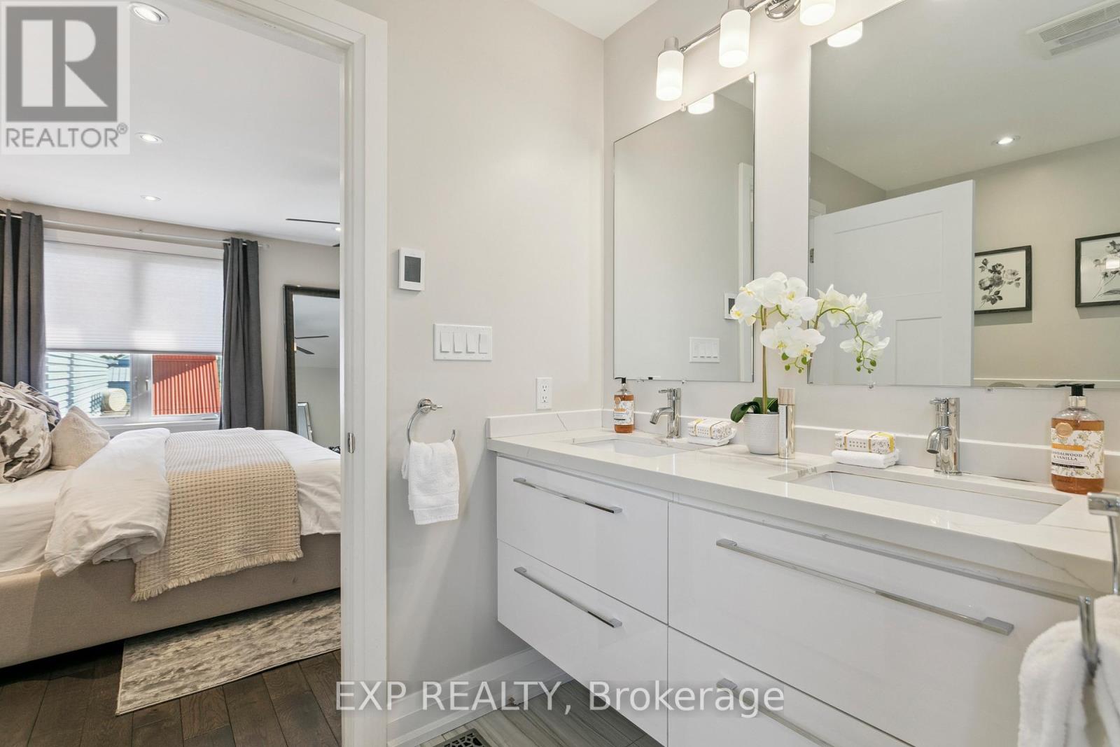 105 Twenty Second Street, Toronto, Ontario  M8V 3M5 - Photo 33 - W12486251