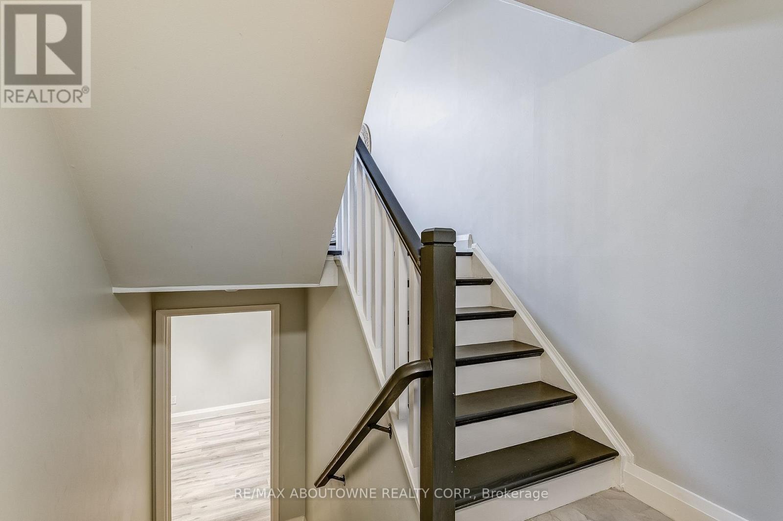6 - 2 Bradbrook Road, Toronto, Ontario  M8Z 5V3 - Photo 10 - W12486261