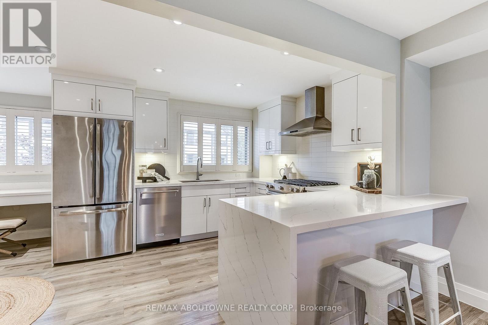 6 - 2 Bradbrook Road, Toronto, Ontario  M8Z 5V3 - Photo 22 - W12486261