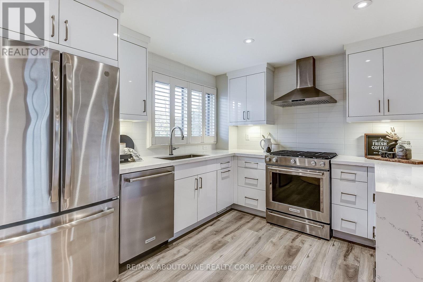 6 - 2 Bradbrook Road, Toronto, Ontario  M8Z 5V3 - Photo 23 - W12486261