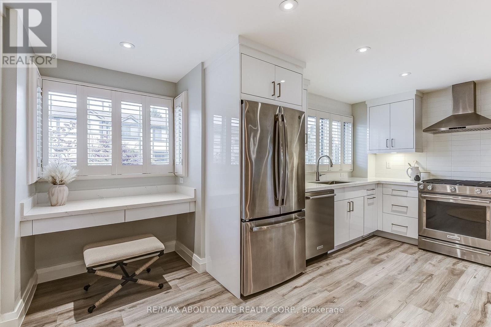 6 - 2 Bradbrook Road, Toronto, Ontario  M8Z 5V3 - Photo 24 - W12486261