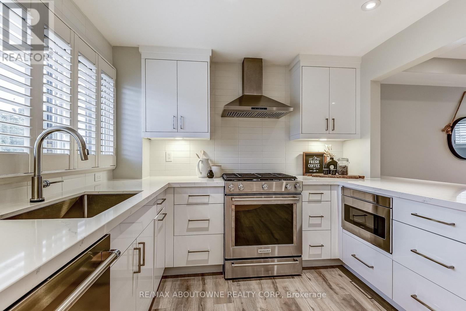 6 - 2 Bradbrook Road, Toronto, Ontario  M8Z 5V3 - Photo 27 - W12486261