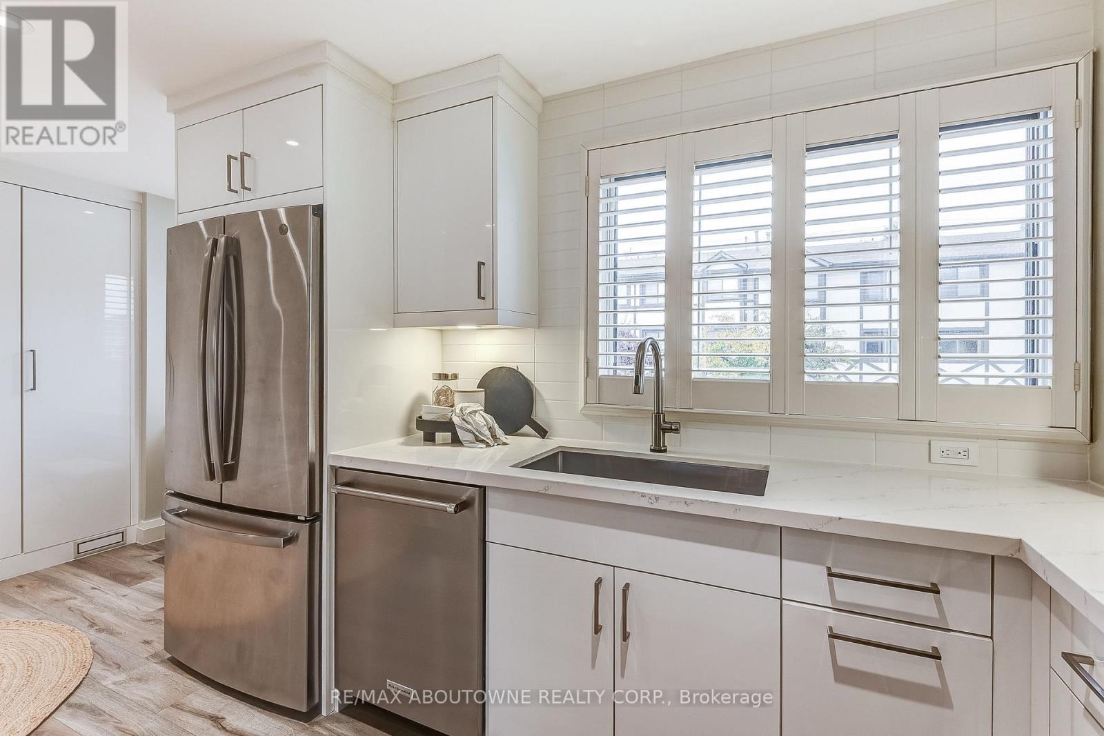 6 - 2 Bradbrook Road, Toronto, Ontario  M8Z 5V3 - Photo 30 - W12486261