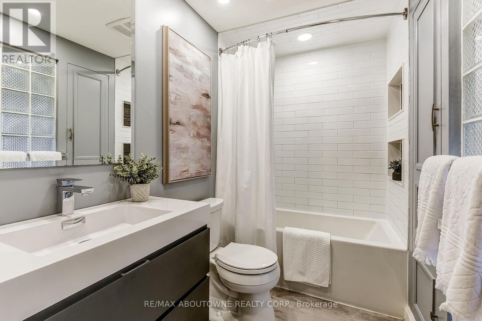 6 - 2 Bradbrook Road, Toronto, Ontario  M8Z 5V3 - Photo 37 - W12486261