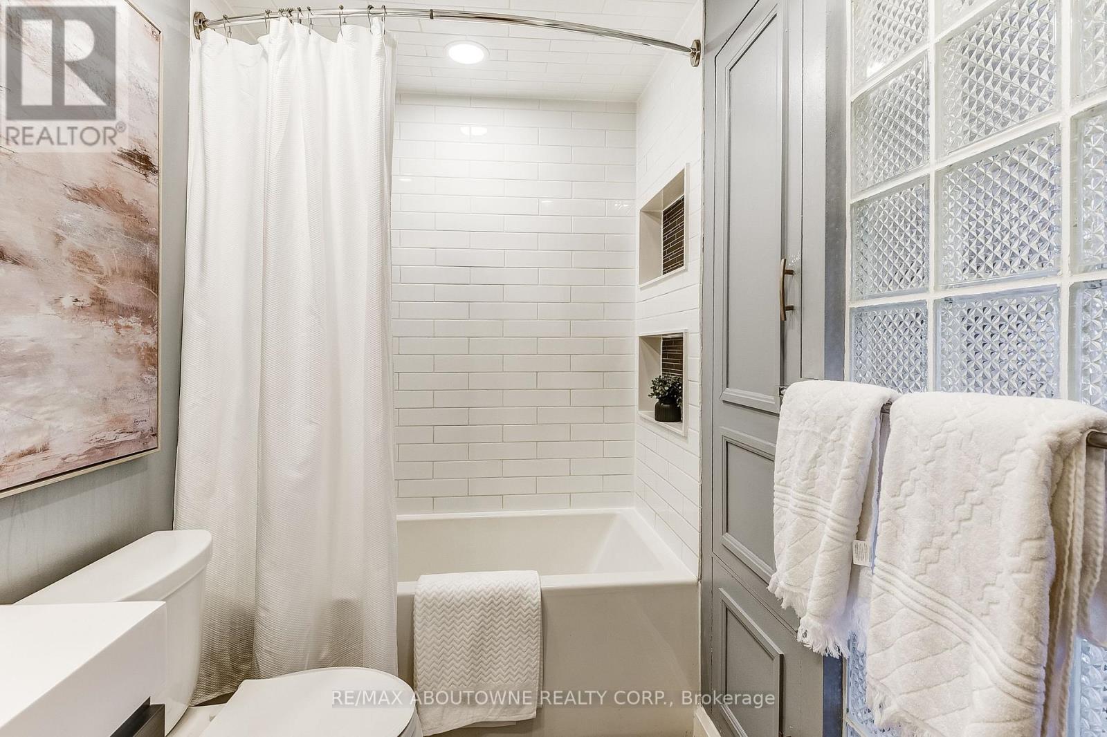 6 - 2 Bradbrook Road, Toronto, Ontario  M8Z 5V3 - Photo 38 - W12486261