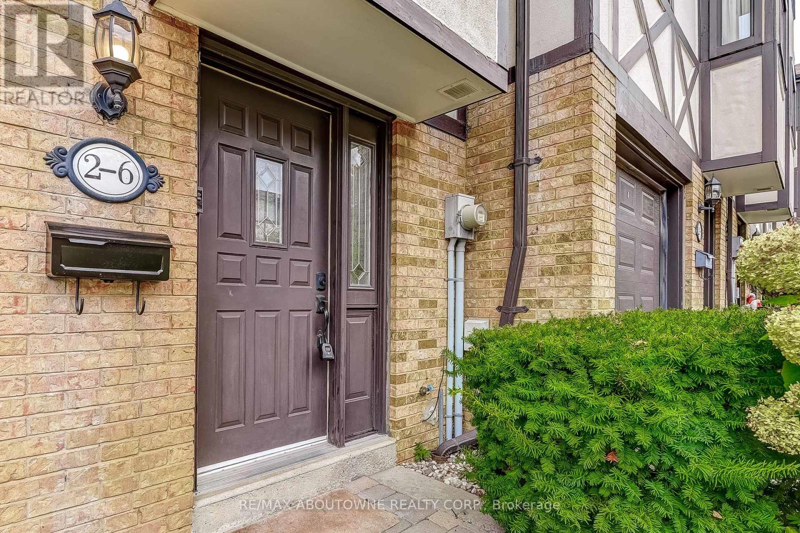 6 - 2 Bradbrook Road, Toronto, Ontario  M8Z 5V3 - Photo 4 - W12486261