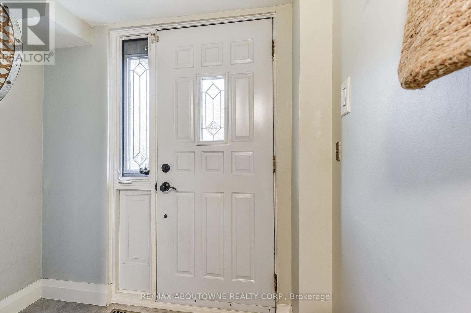 6 - 2 Bradbrook Road, Toronto, Ontario  M8Z 5V3 - Photo 5 - W12486261