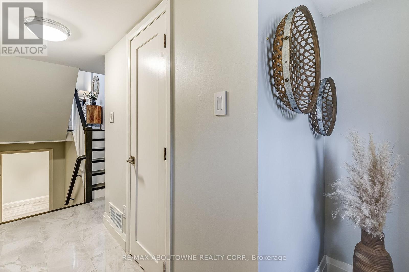 6 - 2 Bradbrook Road, Toronto, Ontario  M8Z 5V3 - Photo 6 - W12486261