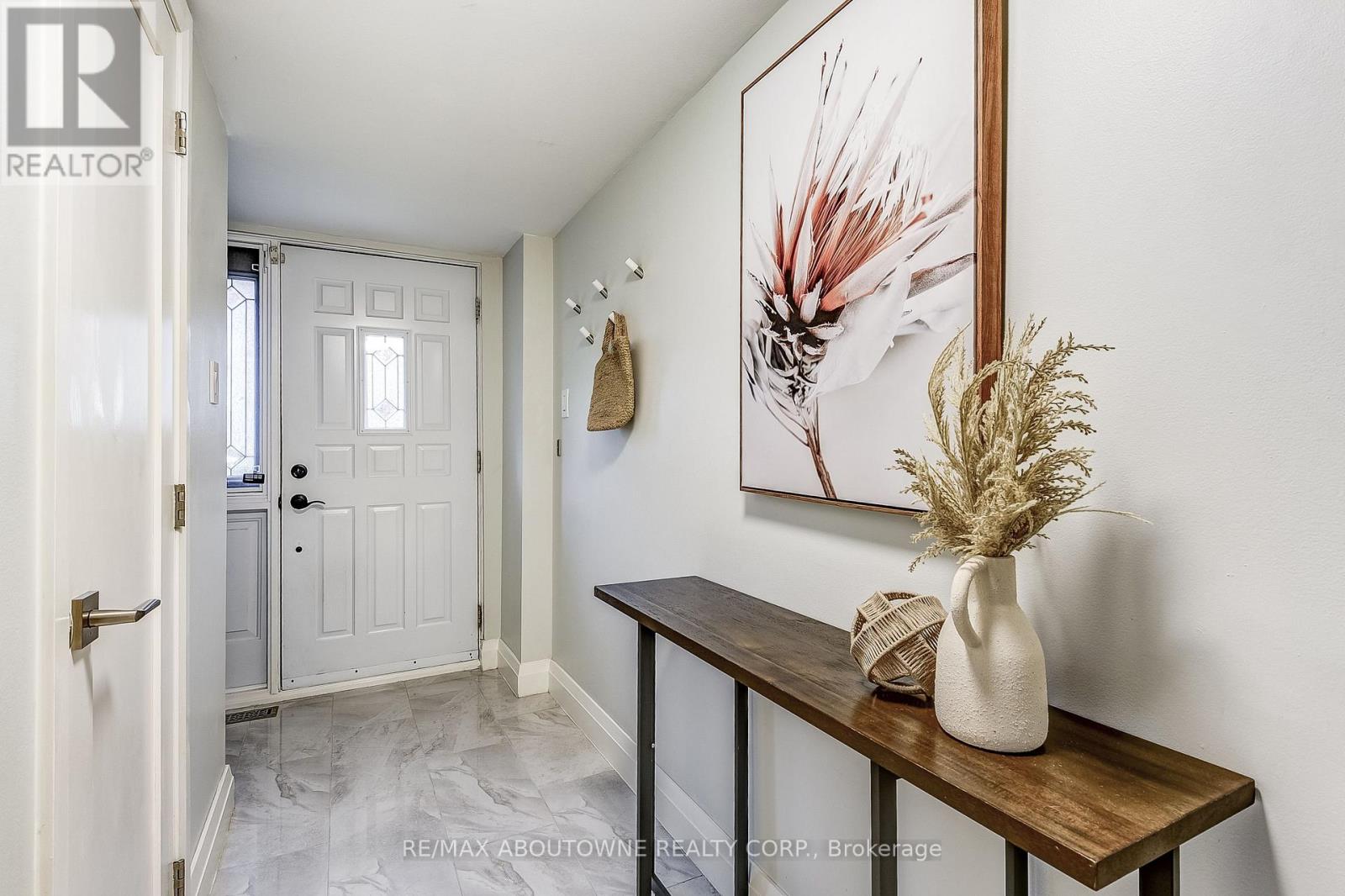 6 - 2 Bradbrook Road, Toronto, Ontario  M8Z 5V3 - Photo 8 - W12486261