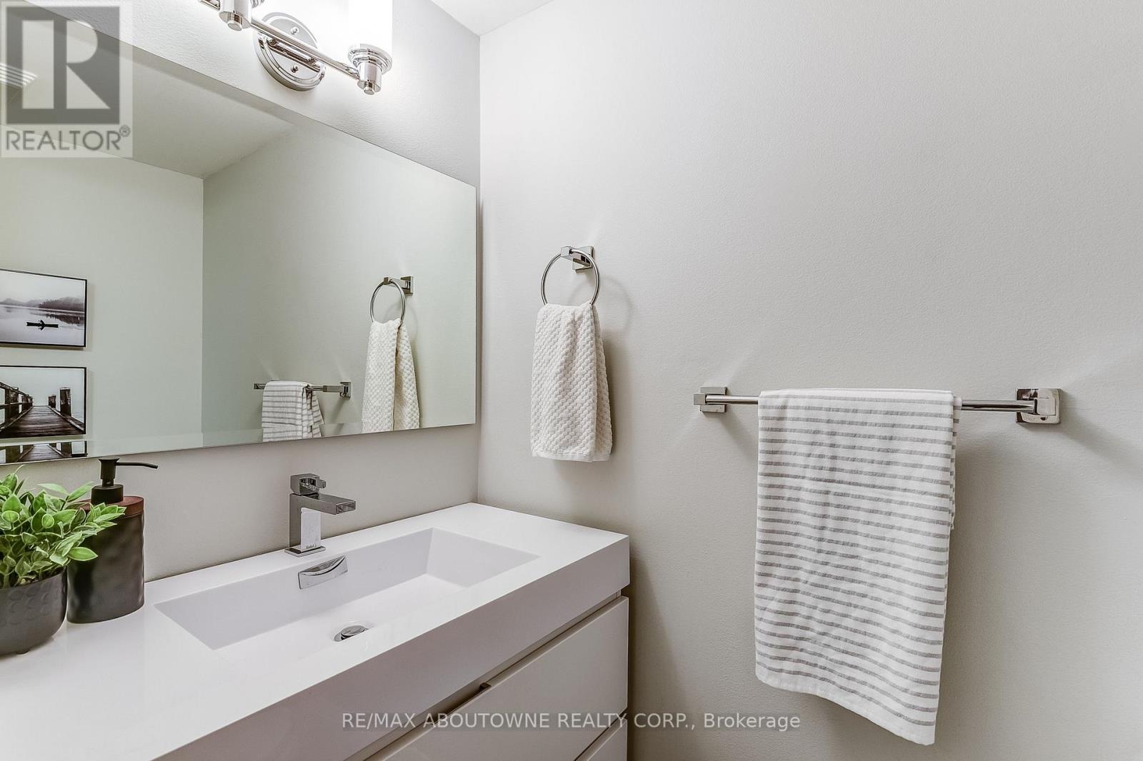 6 - 2 Bradbrook Road, Toronto, Ontario  M8Z 5V3 - Photo 9 - W12486261