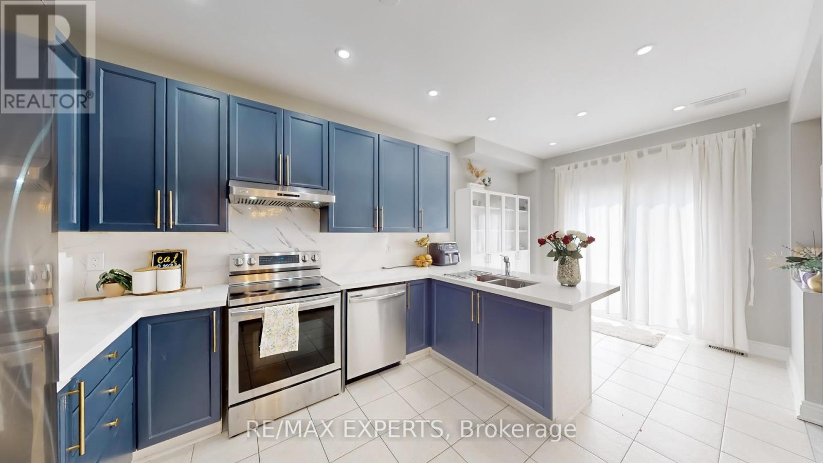 2 Personna Circle, Brampton, Ontario  L6X 0P2 - Photo 12 - W12486277