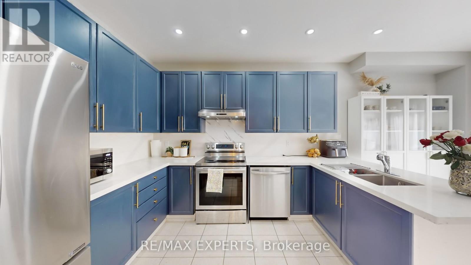 2 Personna Circle, Brampton, Ontario  L6X 0P2 - Photo 13 - W12486277