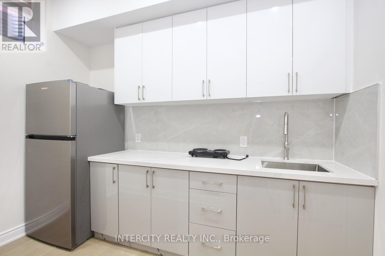 11 Desiree Place, Caledon, Ontario  L7E 4L2 - Photo 10 - W12486291