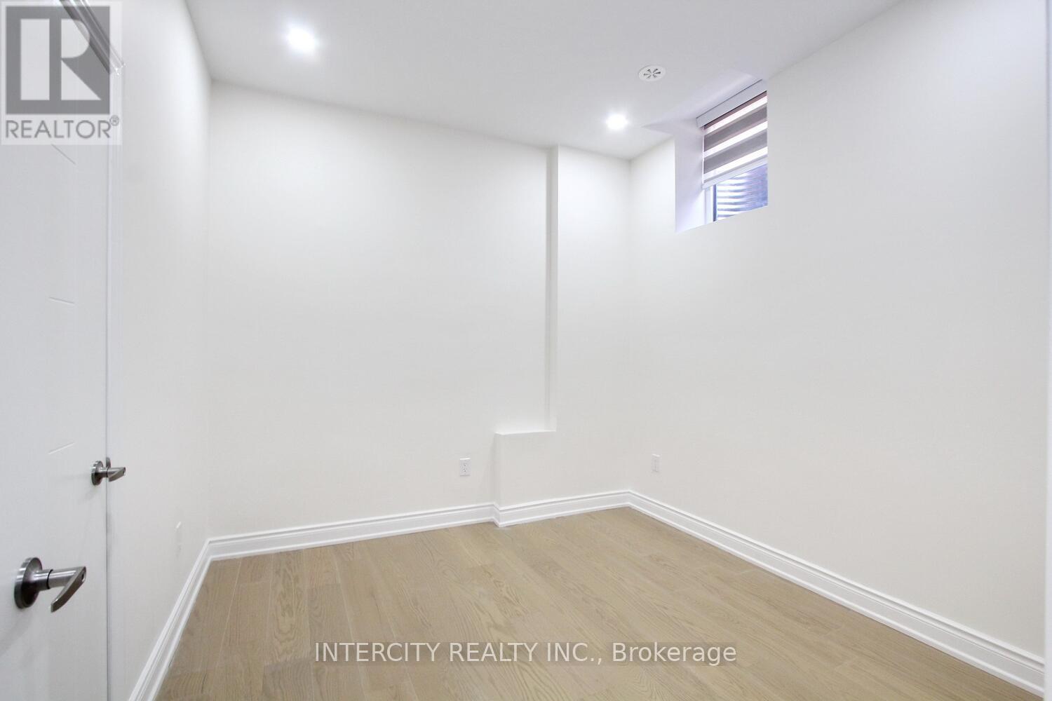 11 Desiree Place, Caledon, Ontario  L7E 4L2 - Photo 12 - W12486291