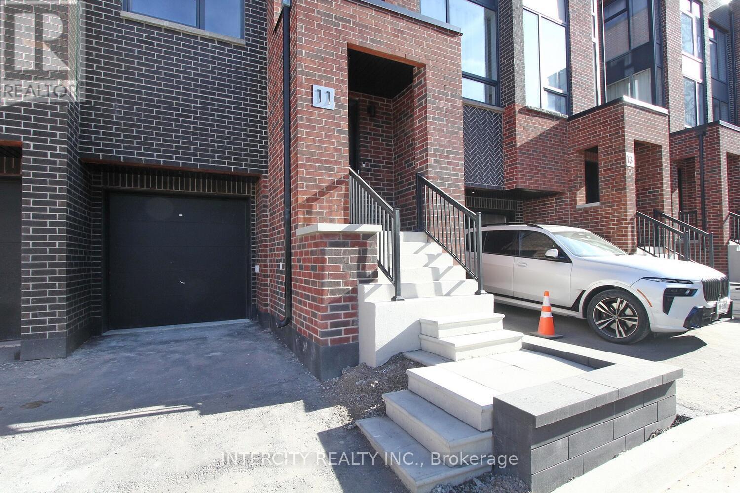 11 Desiree Place, Caledon, Ontario  L7E 4L2 - Photo 2 - W12486291