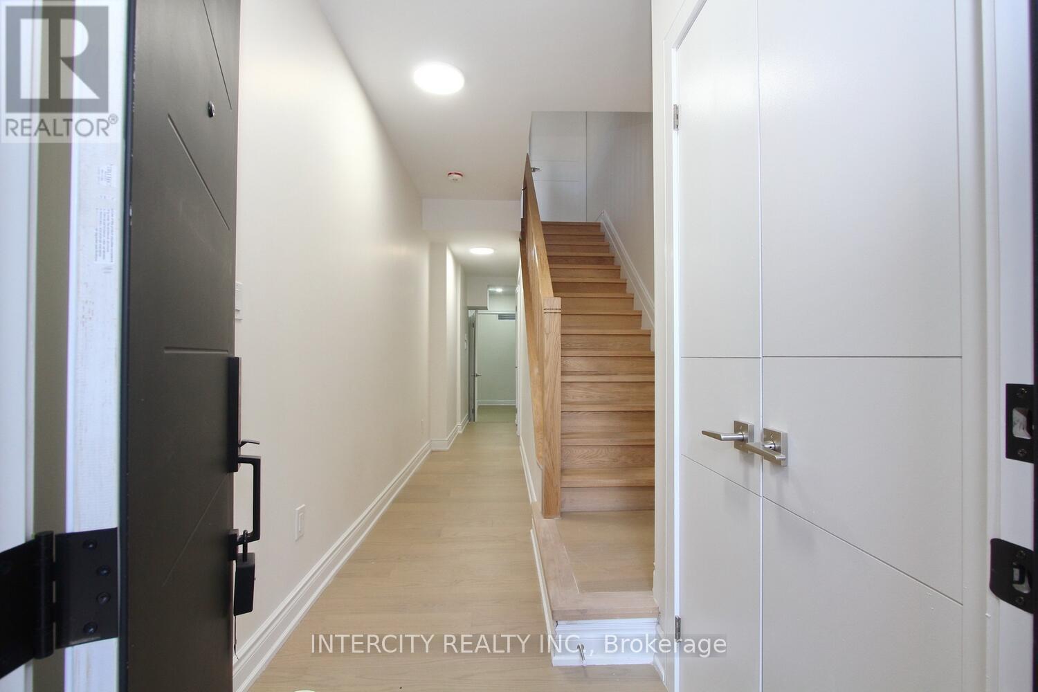 11 Desiree Place, Caledon, Ontario  L7E 4L2 - Photo 4 - W12486291