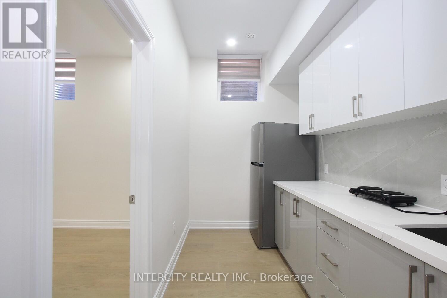 11 Desiree Place, Caledon, Ontario  L7E 4L2 - Photo 8 - W12486291