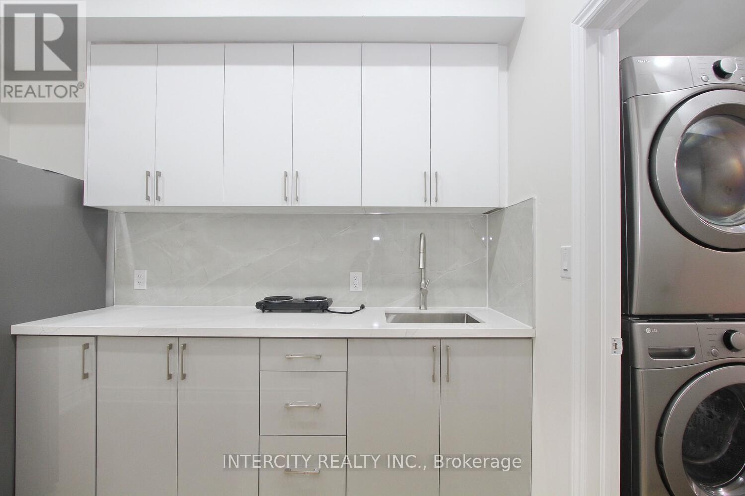 11 Desiree Place, Caledon, Ontario  L7E 4L2 - Photo 9 - W12486291