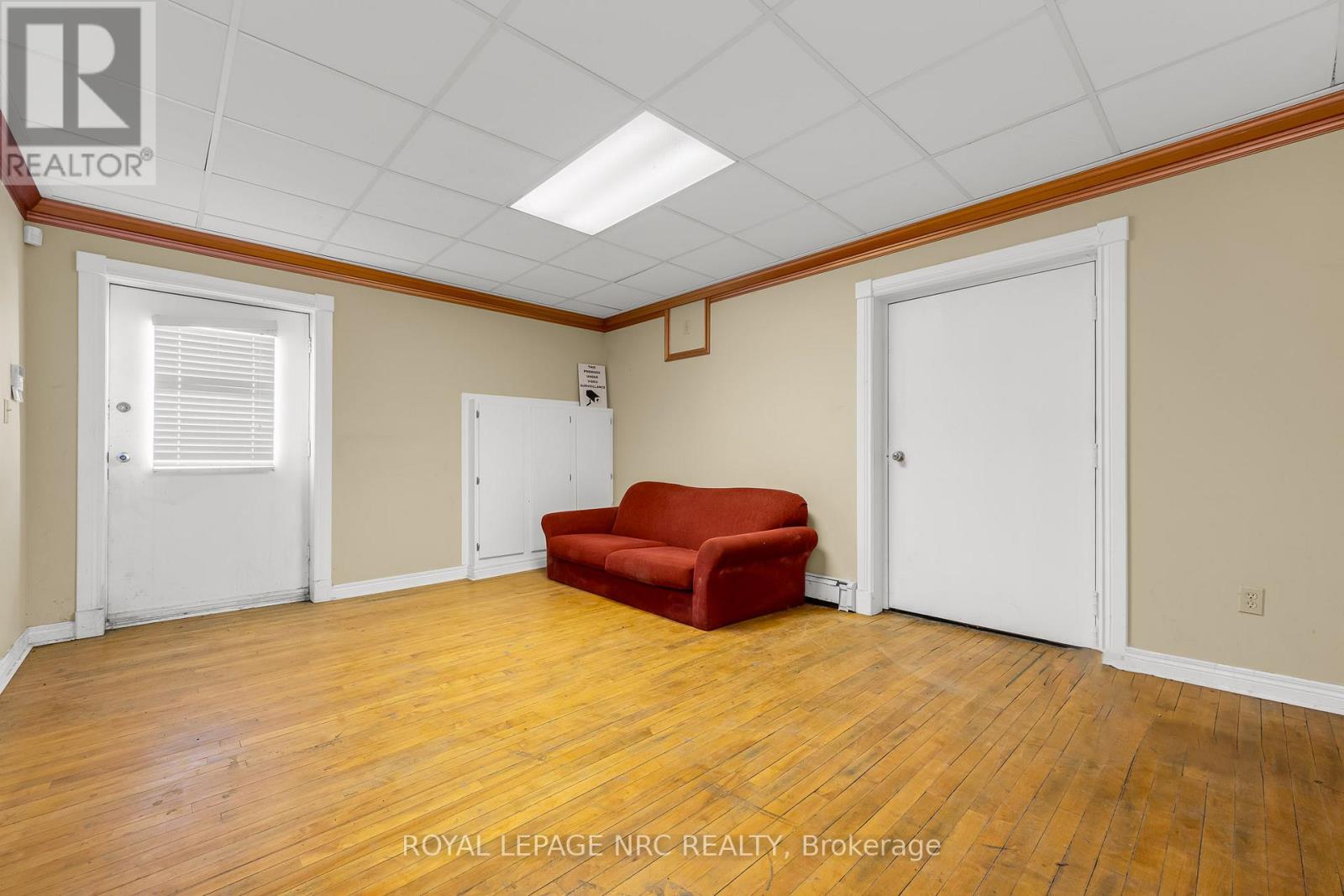 192 Burgar Street, Welland, Ontario  L3B 2T4 - Photo 10 - X12486330