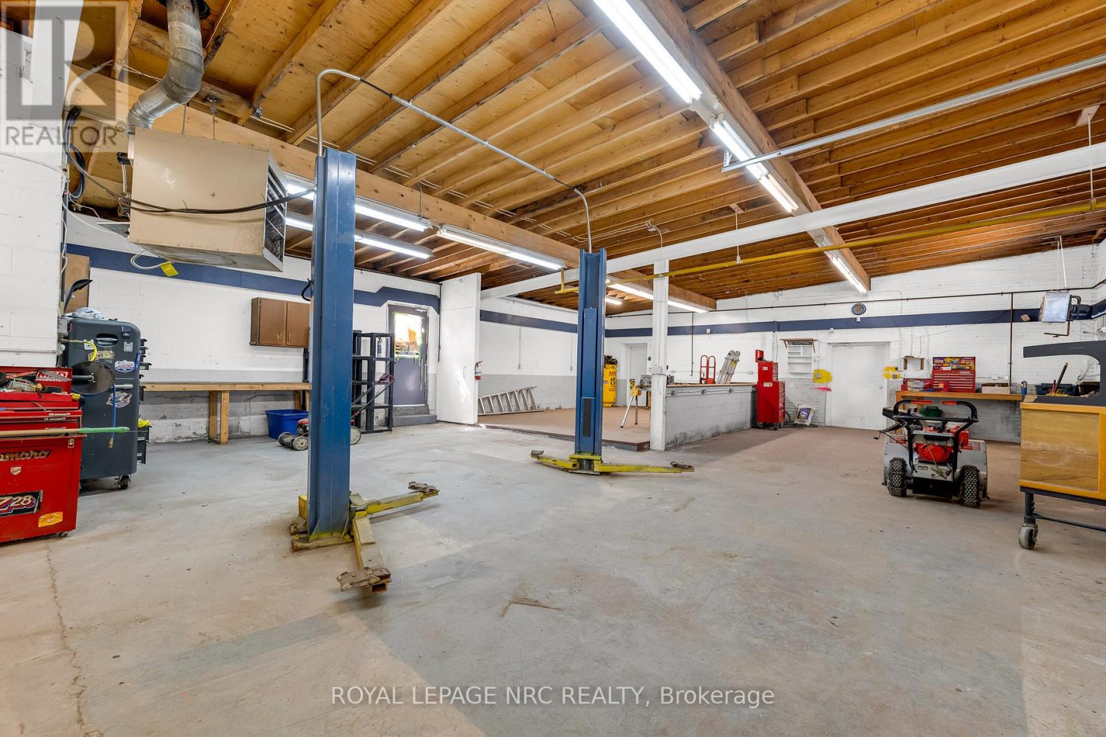 192 Burgar Street, Welland, Ontario  L3B 2T4 - Photo 13 - X12486330