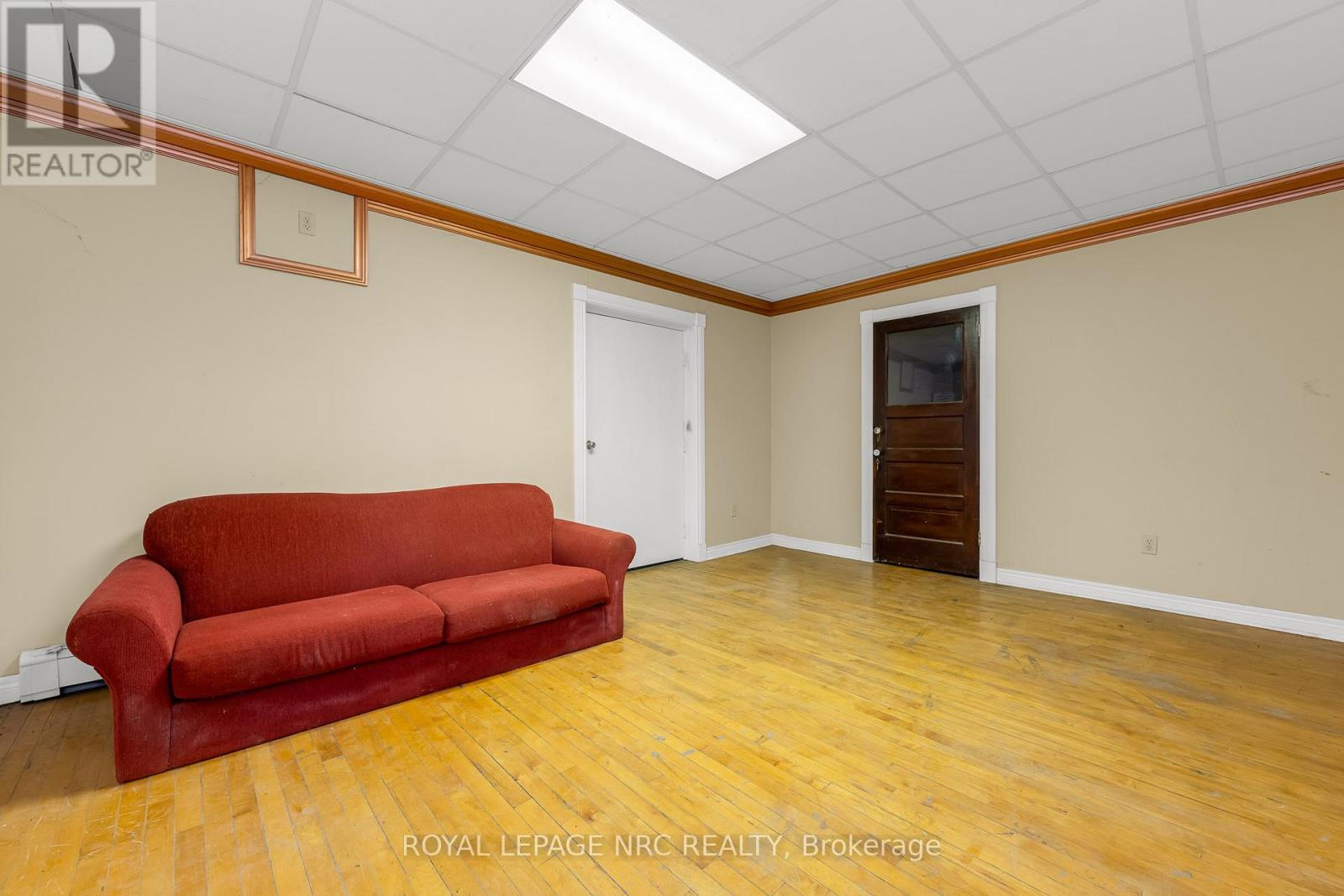 192 Burgar Street, Welland, Ontario  L3B 2T4 - Photo 11 - X12486331