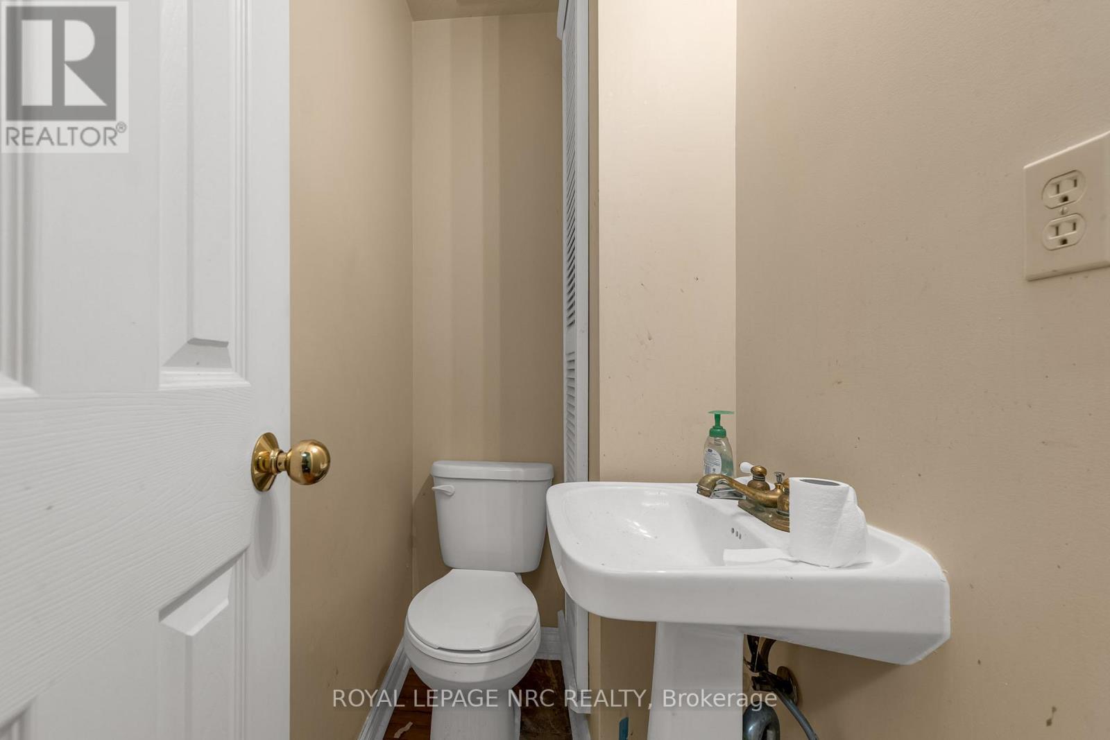 192 Burgar Street, Welland, Ontario  L3B 2T4 - Photo 12 - X12486331