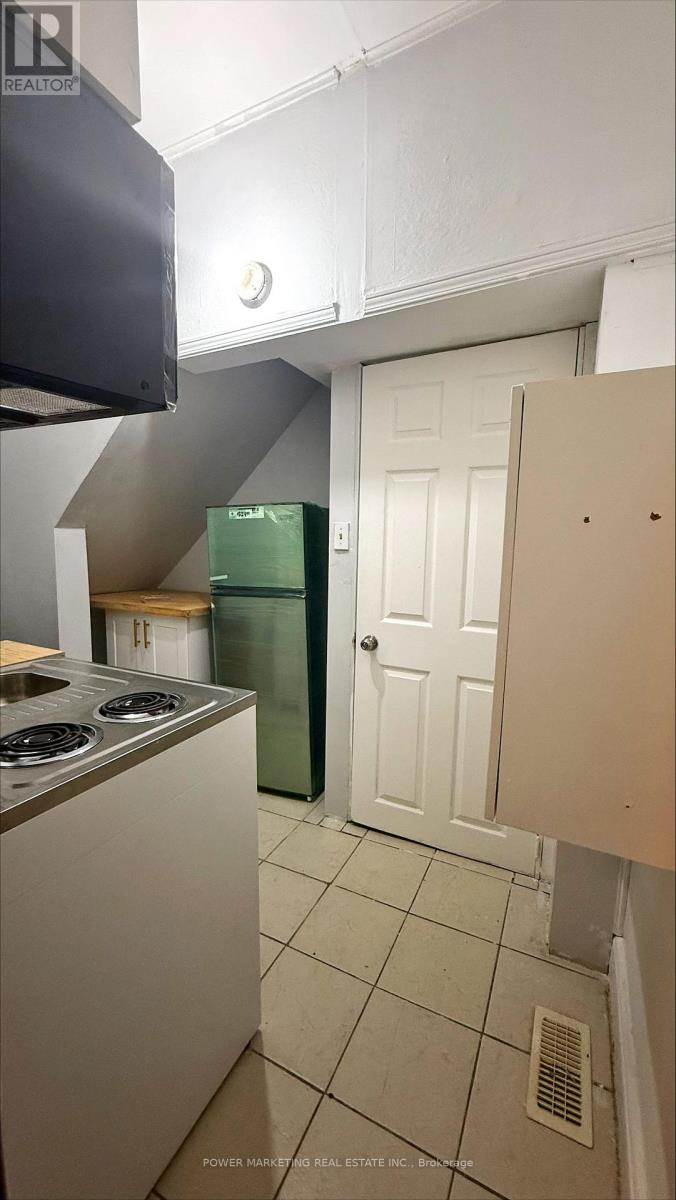 B - 262 Emond Street, Ottawa, Ontario  K1L 7R8 - Photo 6 - X12480962