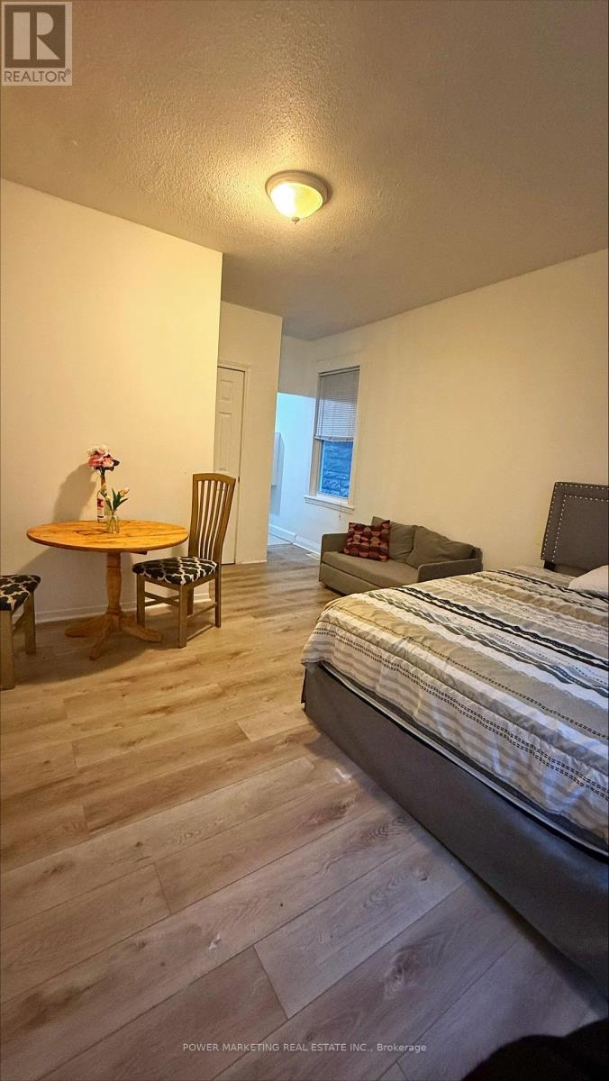 B - 262 Emond Street, Ottawa, Ontario  K1L 7R8 - Photo 7 - X12480962