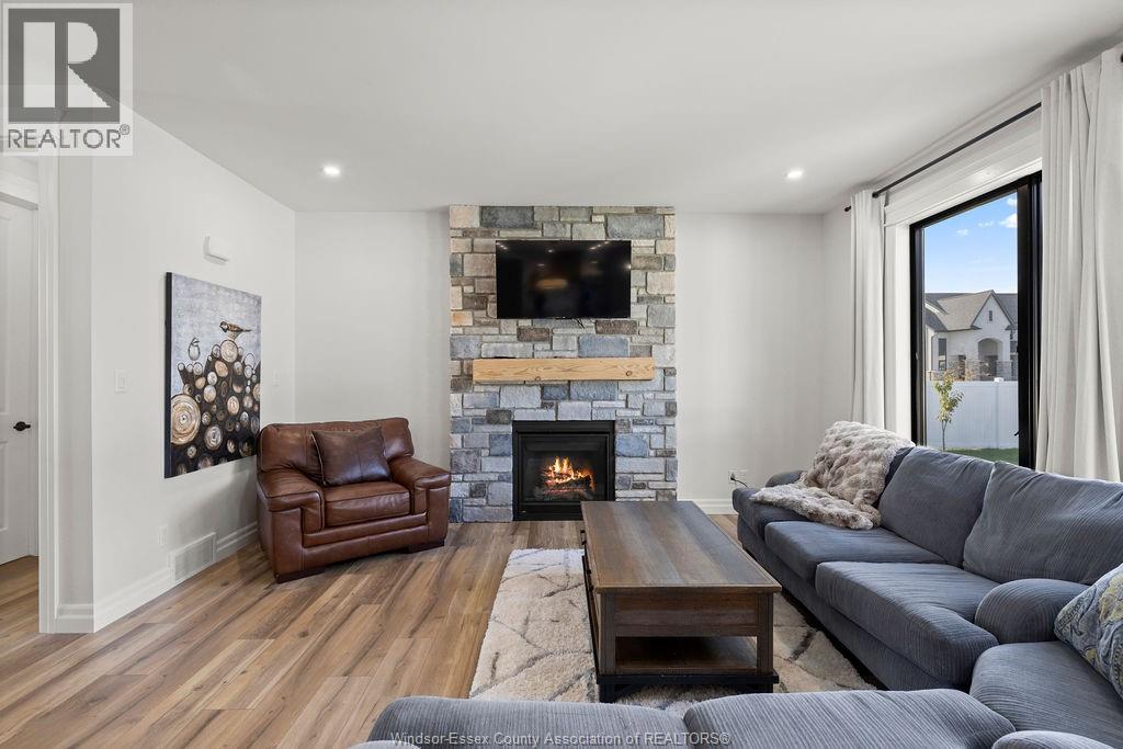 366 Christine, Belle River, Ontario  N8L 1B6 - Photo 7 - 25027351