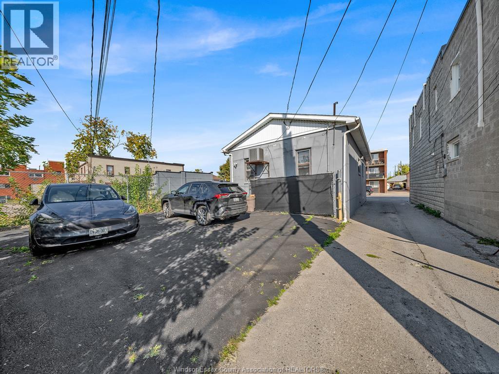 1145 Erie, Windsor, Ontario  N9A 3Z4 - Photo 5 - 25027395