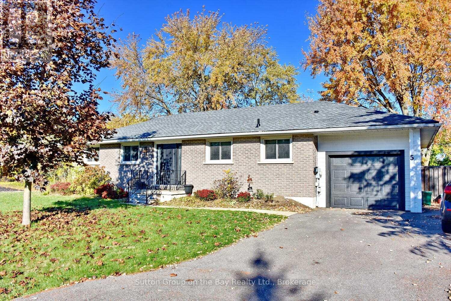 5 Brock Crescent, Collingwood, Ontario  L9Y 4A4 - Photo 2 - S12486327